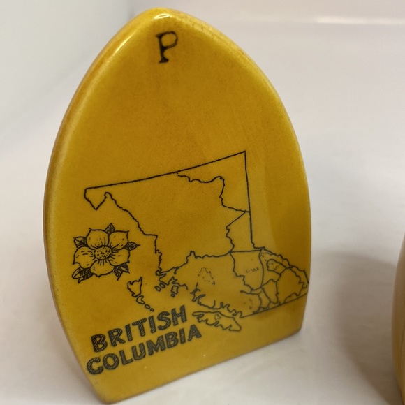 Vintage Salt and Pepper Shakers Irons British Columbia Souvenir 4” tall - Picture 9 of 11